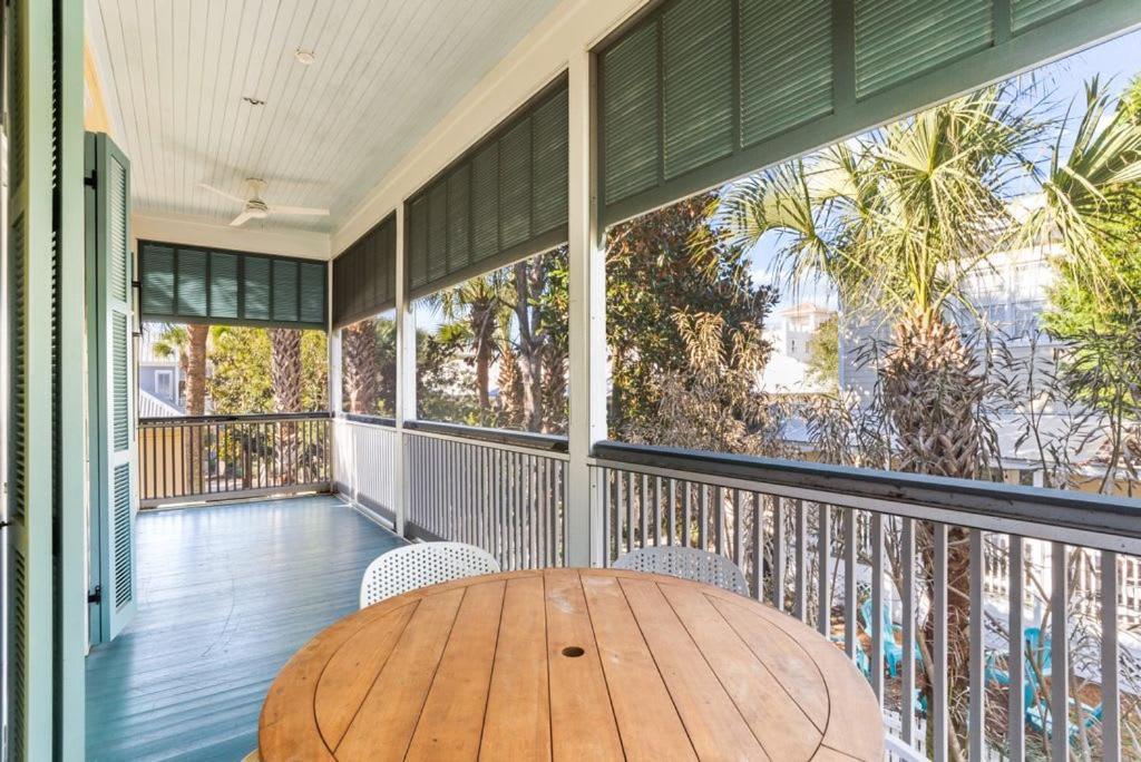 Holiday home 2-story Home, Walk To Beach, Hot Tub, Free Wifi, Pets Ok, Community Pool Access