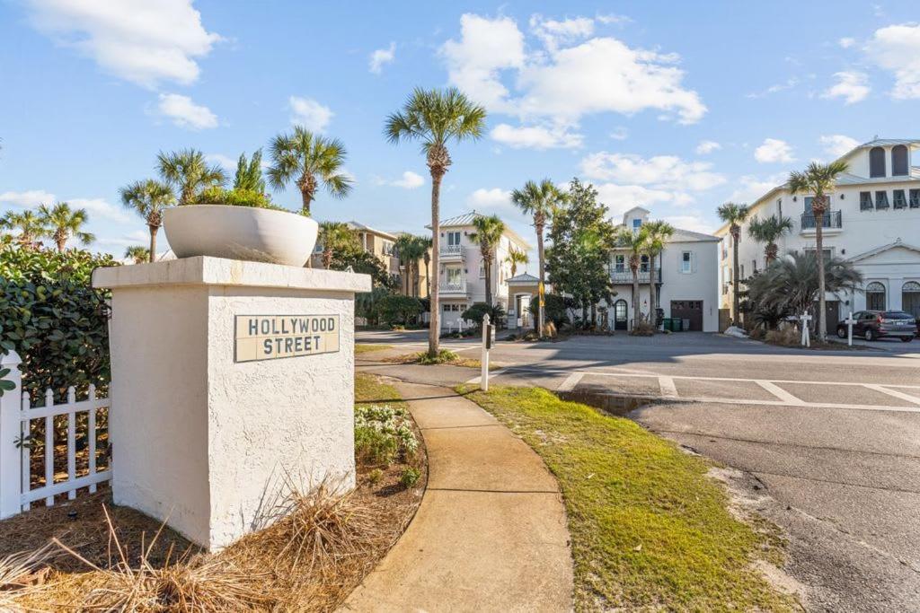 2-story Home, Walk To Beach, Hot Tub, Free Wifi, Pets Ok, Community Pool Access Destin