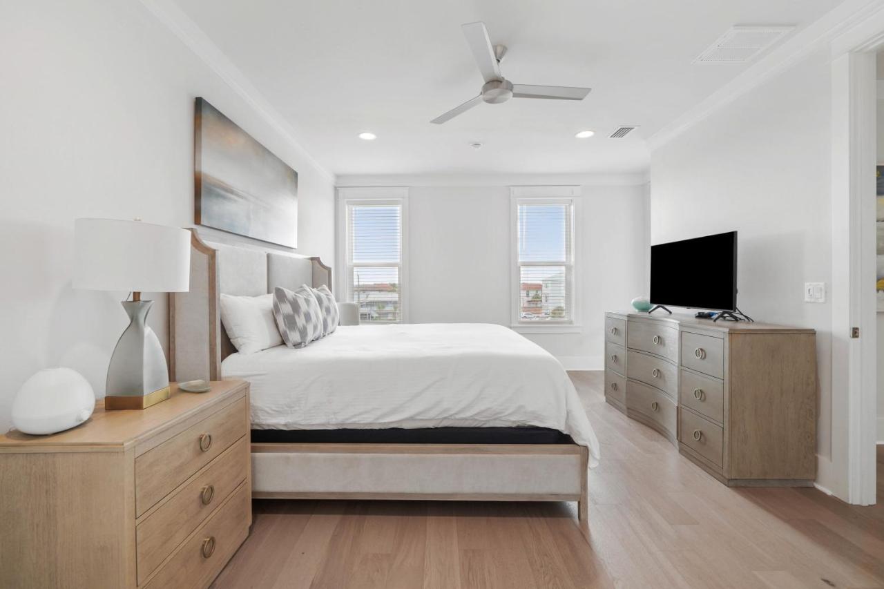 Holiday home Majestic 3-story Near Beach, Free Wi-fi, Community Pool And Bbq Access