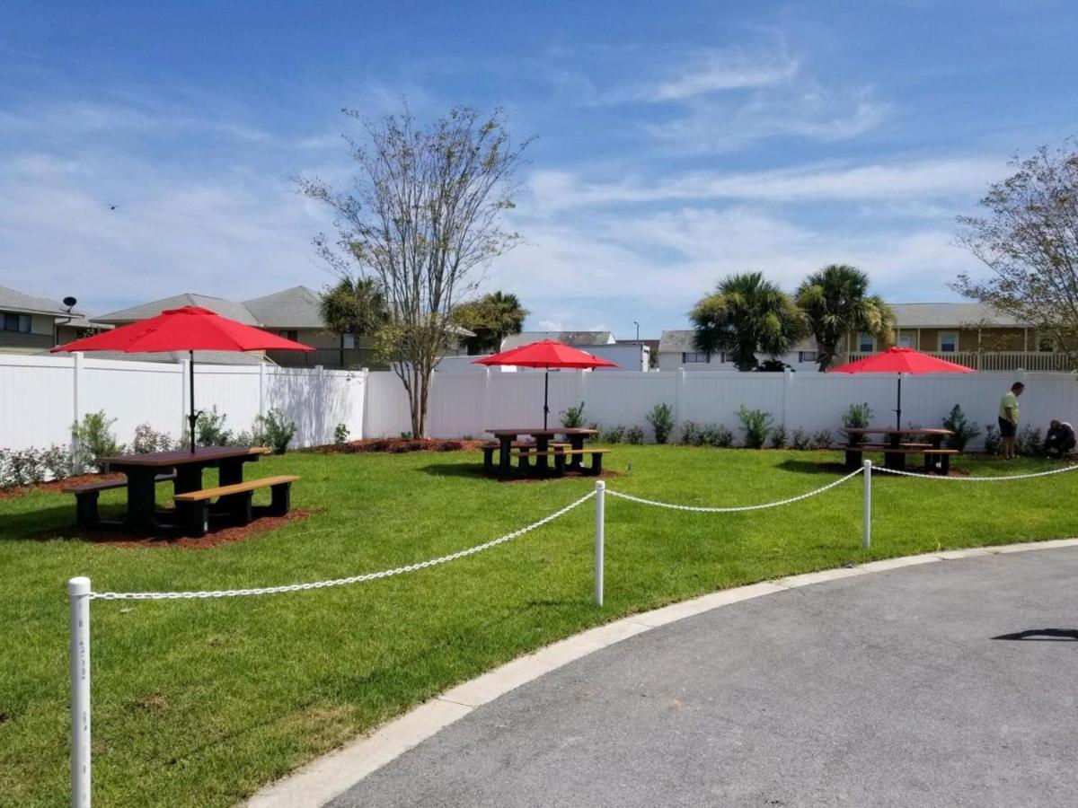 Majestic 3-story Near Beach, Free Wi-fi, Community Pool And Bbq Access Holiday home Destin