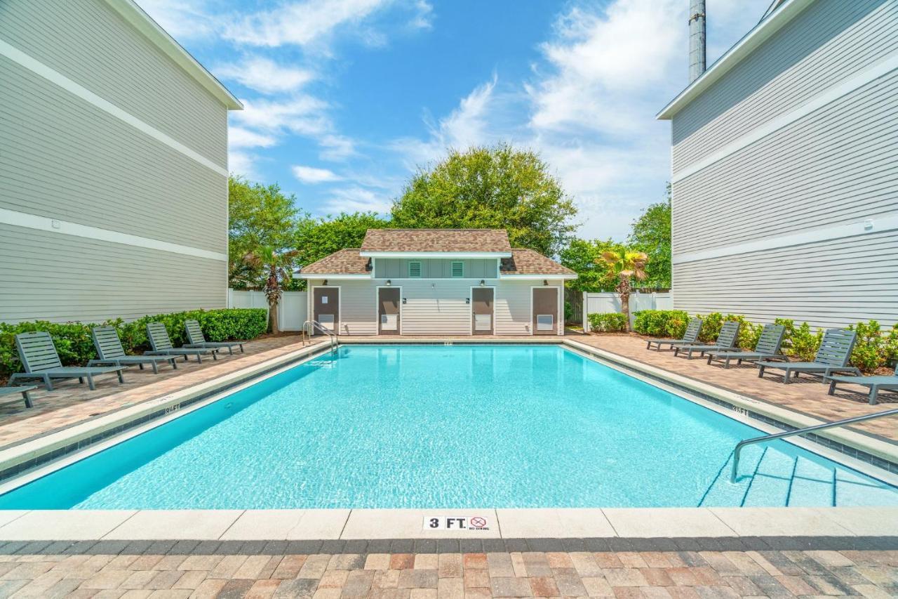 Drift With Large Pool Apartment *