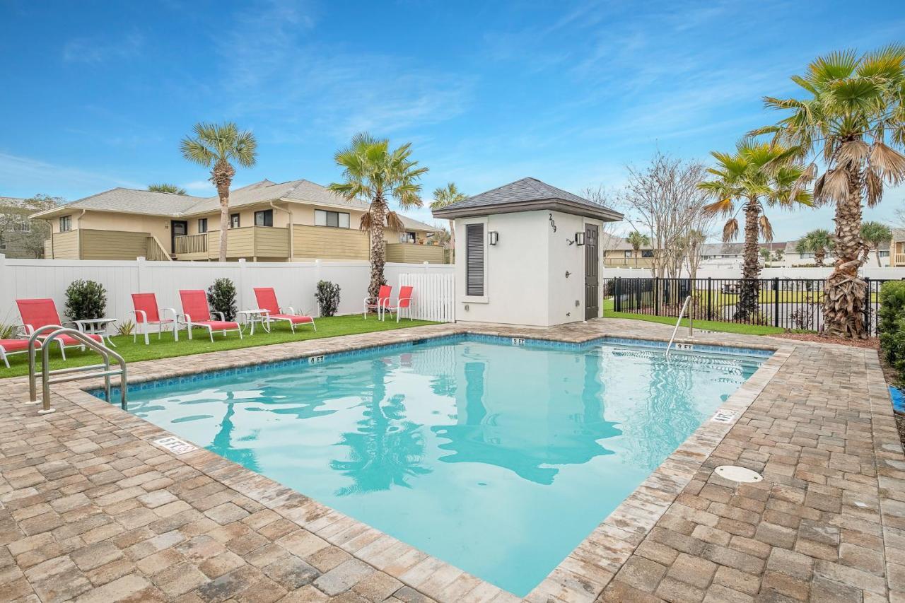White Coral Chateau With Lsv And Heated Pool Holiday home *