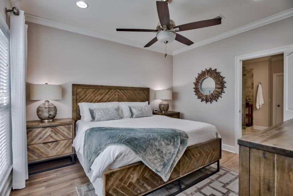 Apartment Tusker With Pool And Designer Interior Destin