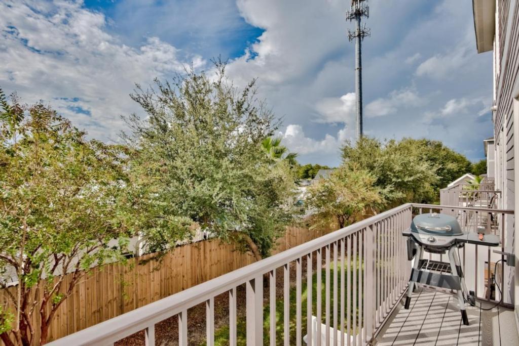 Tusker With Pool And Designer Interior Apartment Destin