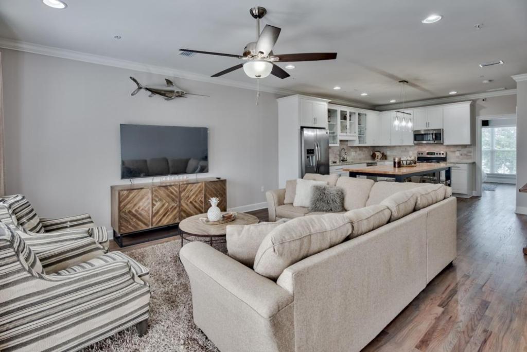 Tusker With Pool And Designer Interior * Destin