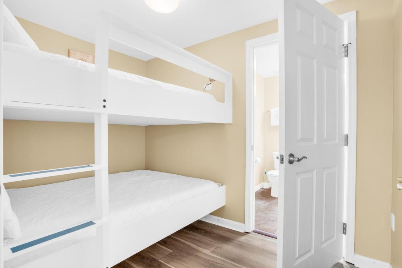 Palms #2210 Jr 2br