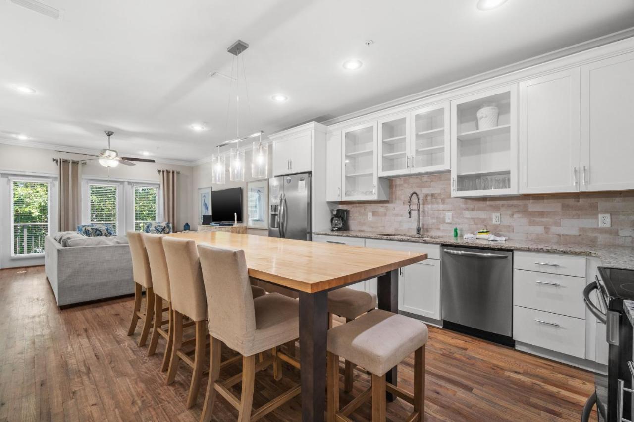 Seaside With Pool And Designer Interior Apartment Destin