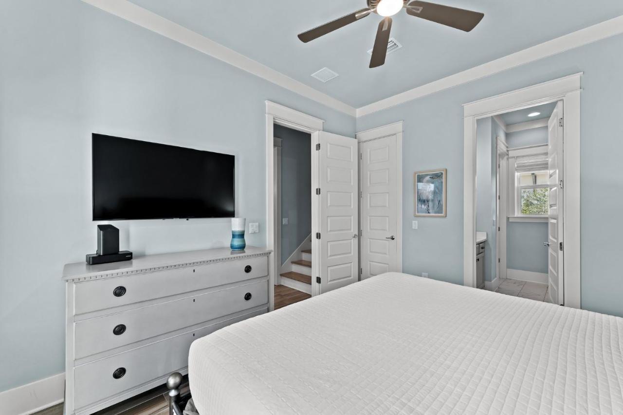 White Coral Chateau With Lsv And Heated Pool Holiday home