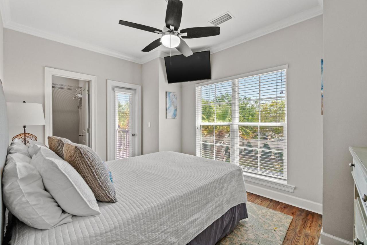 Villa Waterside With Award Winning Design And Pool Destin