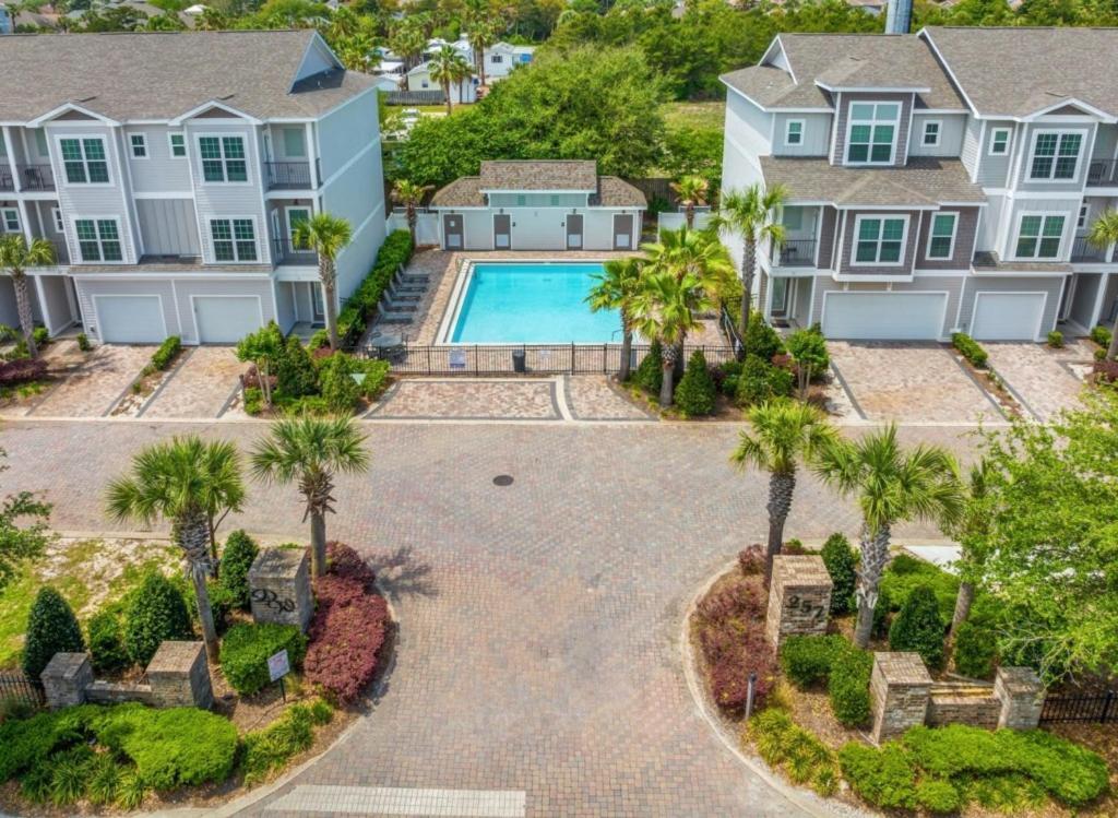 Tusker With Pool And Designer Interior Apartment