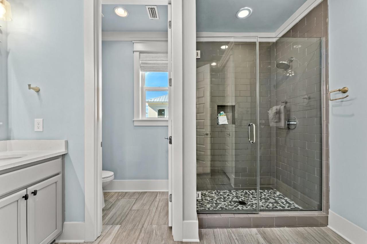 White Coral Chateau With Lsv And Heated Pool Destin
