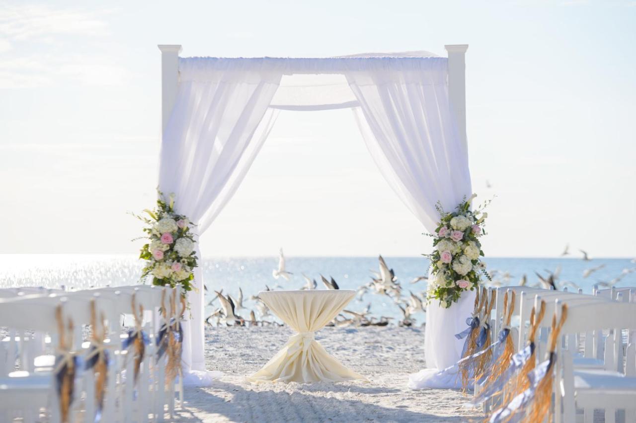 Seaside With Pool And Designer Interior *