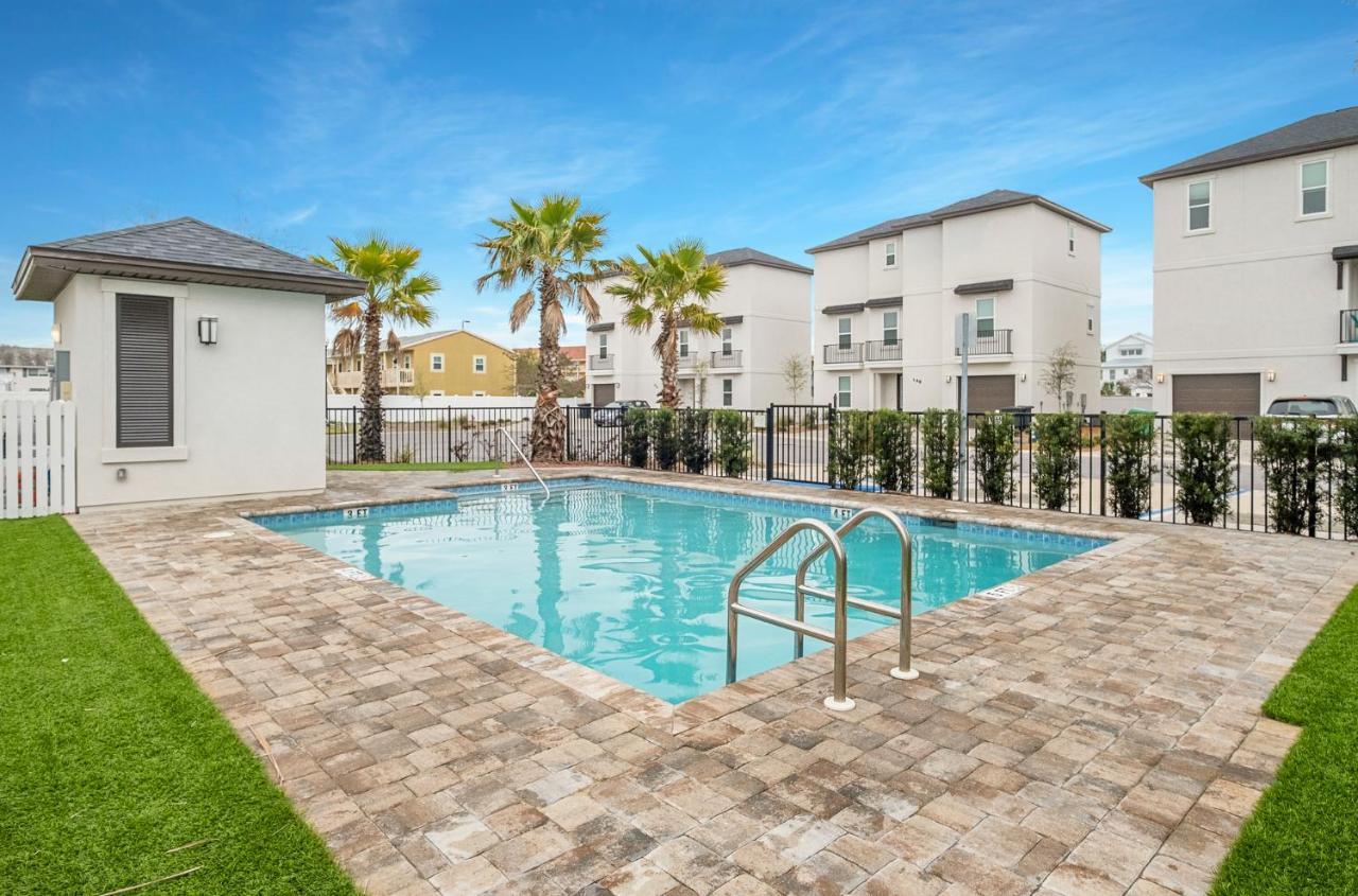 White Coral Chateau With Lsv And Heated Pool Holiday home