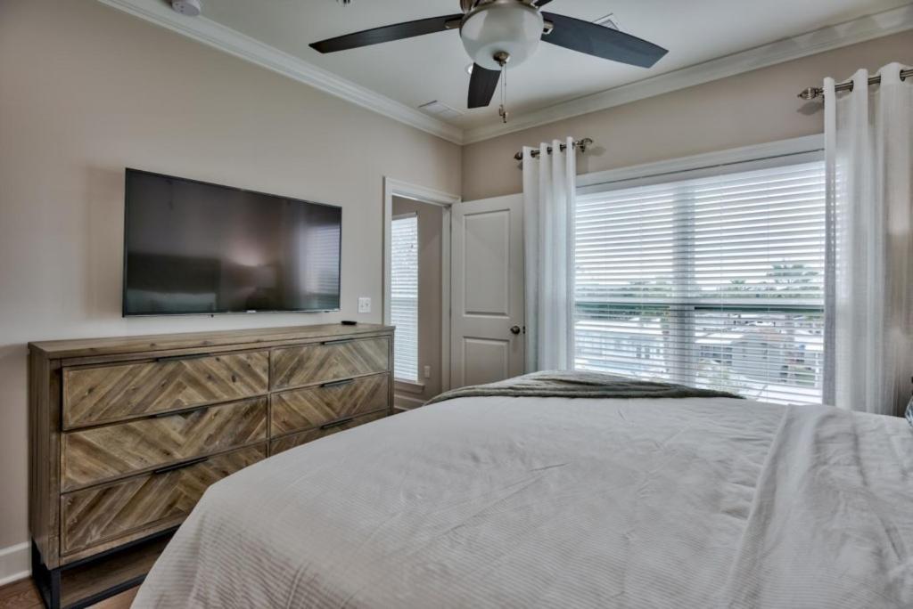Tusker With Pool And Designer Interior * Destin