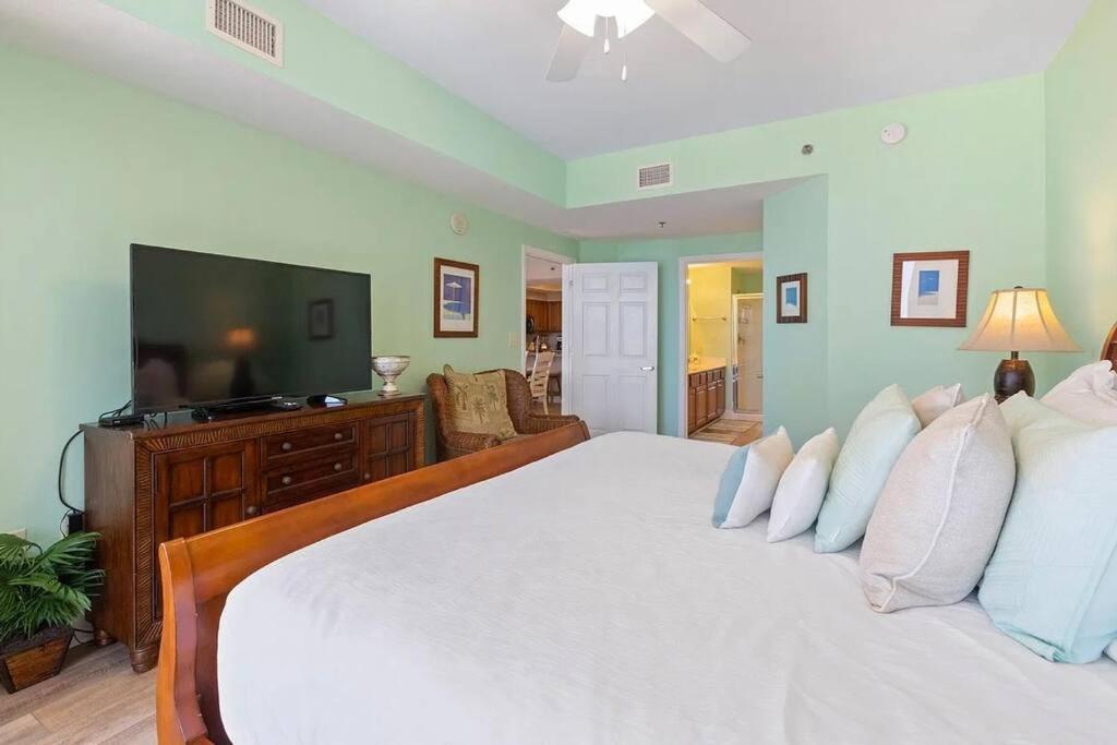 Kokomo Retreat- Steps From Pools & Private Beach! * Destin