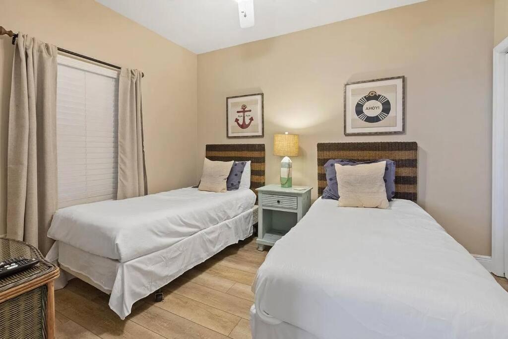 Kokomo Retreat- Steps From Pools & Private Beach! * Destin