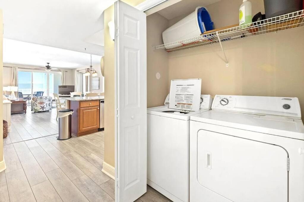 Villa Kokomo Retreat- Steps From Pools & Private Beach! Destin