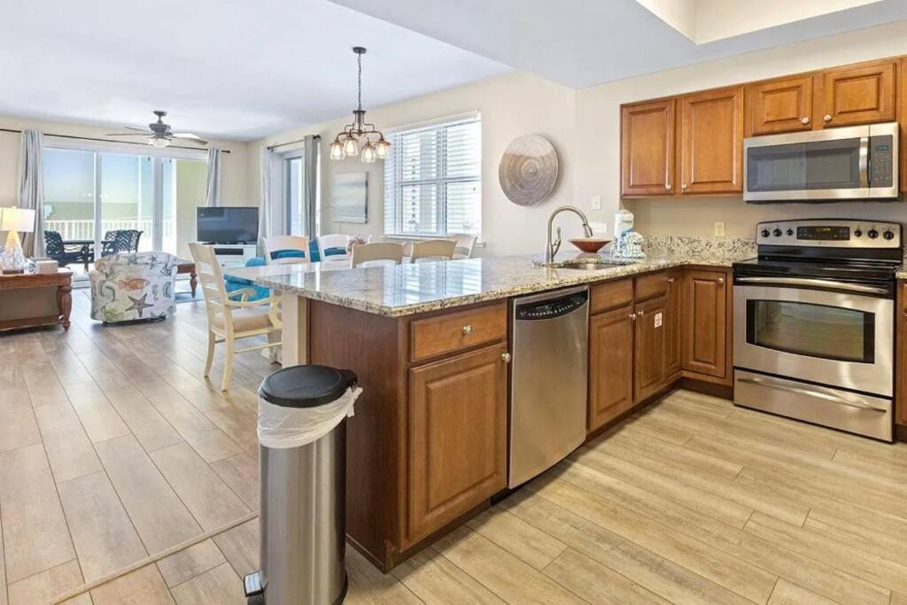 Kokomo Retreat- Steps From Pools & Private Beach! * Destin
