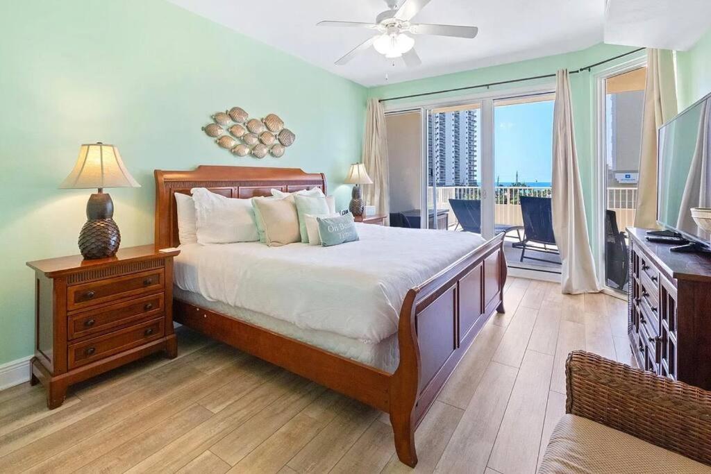 Villa Kokomo Retreat- Steps From Pools & Private Beach! Destin