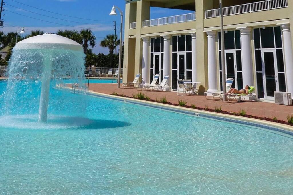 Kokomo Retreat- Steps From Pools & Private Beach! Destin
