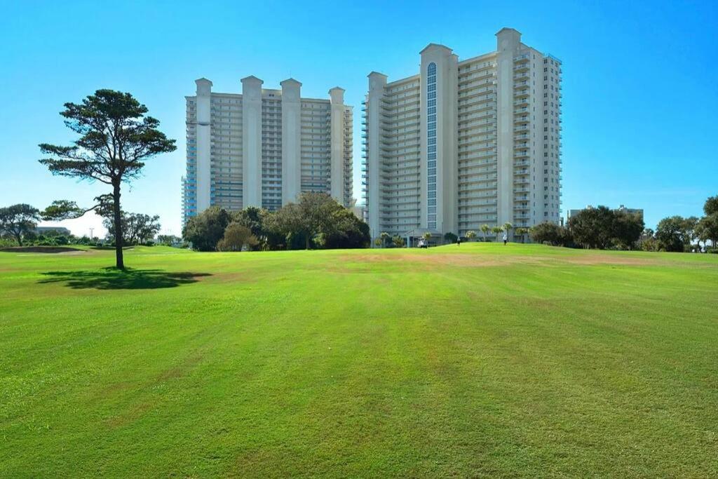 Villa Kokomo Retreat- Steps From Pools & Private Beach! Destin