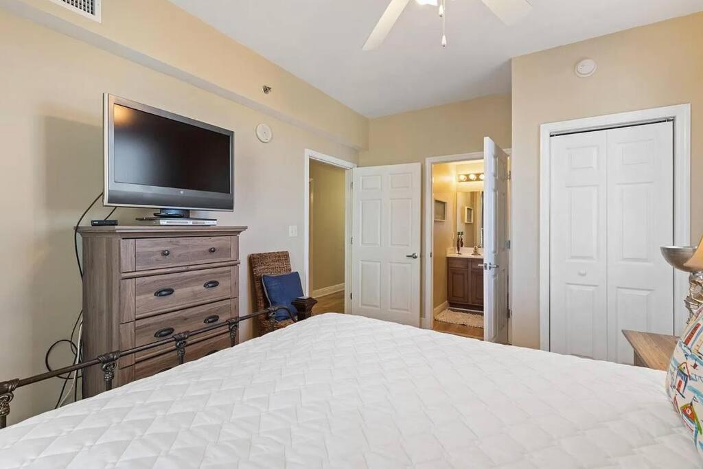 Kokomo Retreat- Steps From Pools & Private Beach!