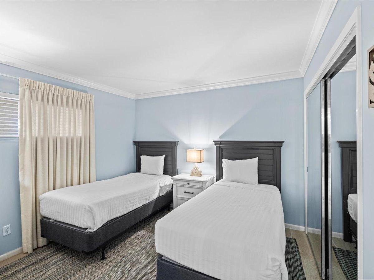 Holiday home Surf And Racquet Unit 208 Destin