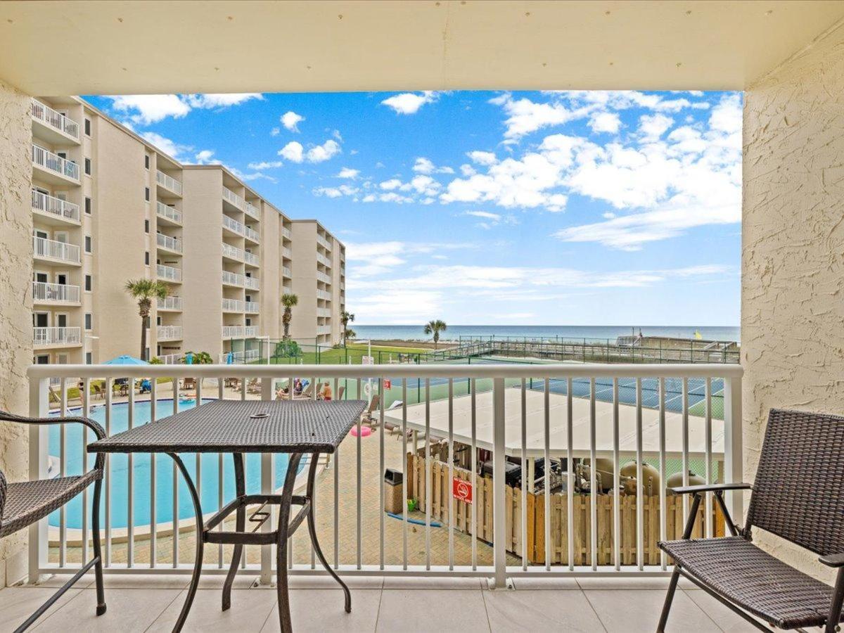 Surf And Racquet Unit 208