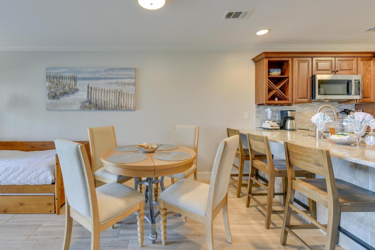 Chic Miramar With Pool Access! *