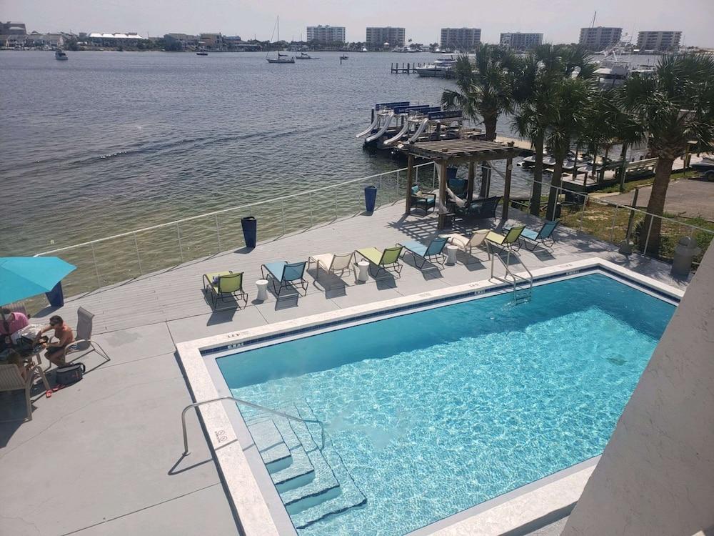 On Harbor, Ascend Collection Hotel