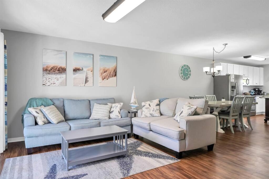 Updated Townhome W/pool, Walk To The * Destin