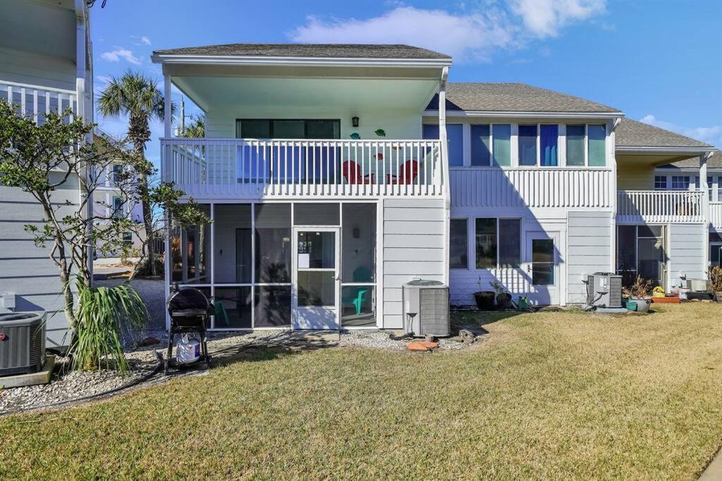 Apartment Updated Townhome W/pool, Walk To The *