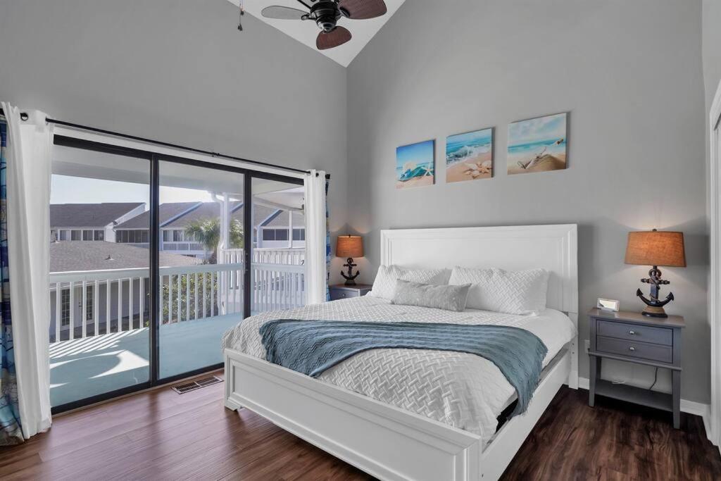 Updated Townhome W/pool, Walk To The