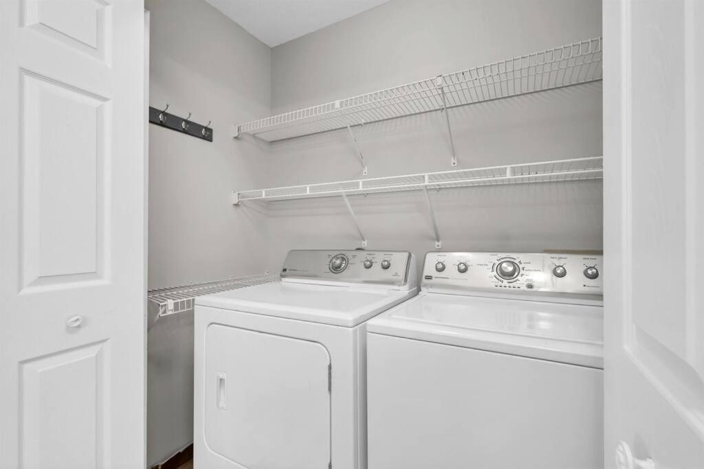 Updated Townhome W/pool, Walk To The * Destin