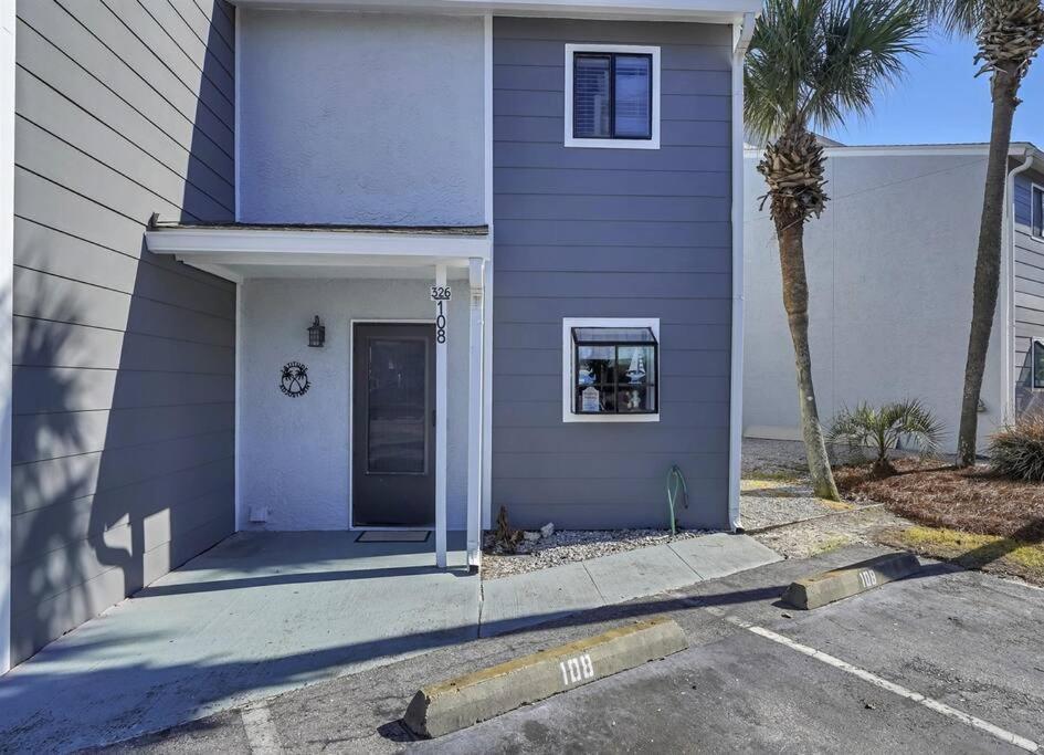 Updated Townhome W/pool, Walk To The Apartment Destin