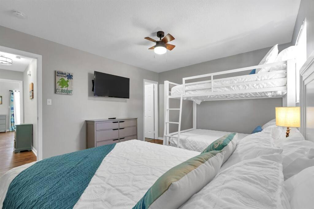 Updated Townhome W/pool, Walk To The * Destin