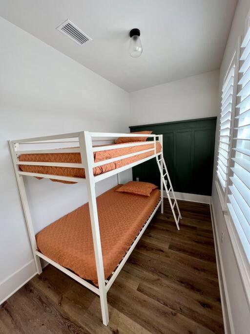 Spacious 4br With Golf Cart & Pool Access Holiday home *
