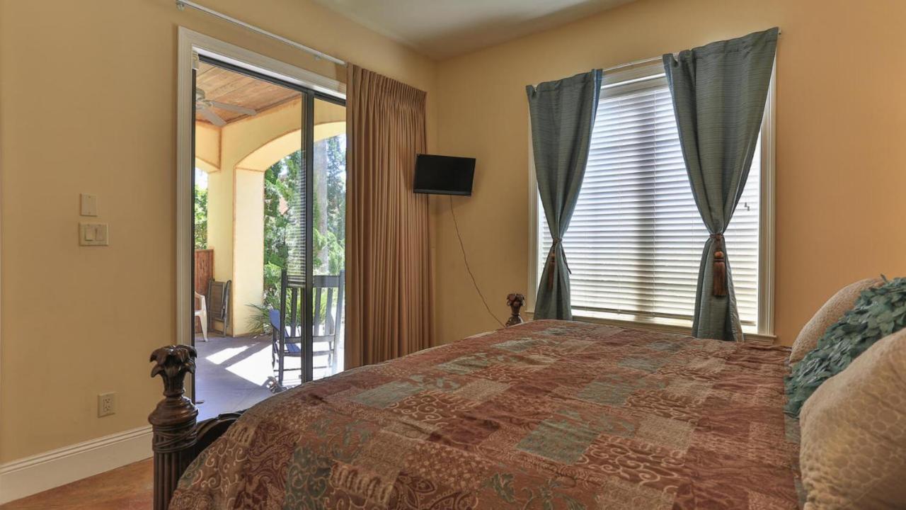 Tuscany - Easy Beach Access Large Community Pool And Hot Tub Small Dogs Welcome With Pet Fee Holiday home Destin