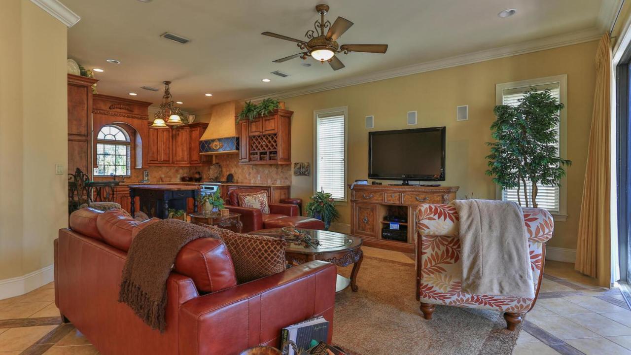 Tuscany - Easy Beach Access Large Community Pool And Hot Tub Small Dogs Welcome With Pet Fee * Destin