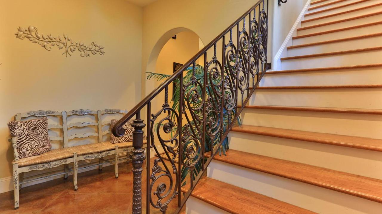 Tuscany - Easy Beach Access Large Community Pool And Hot Tub Small Dogs Welcome With Pet Fee Holiday home *