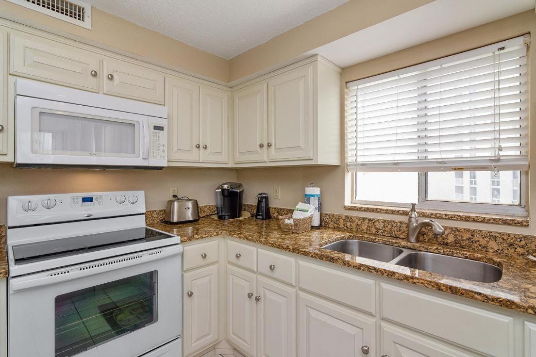Holiday home 1056 Shoreline Towers Spacious & Charming