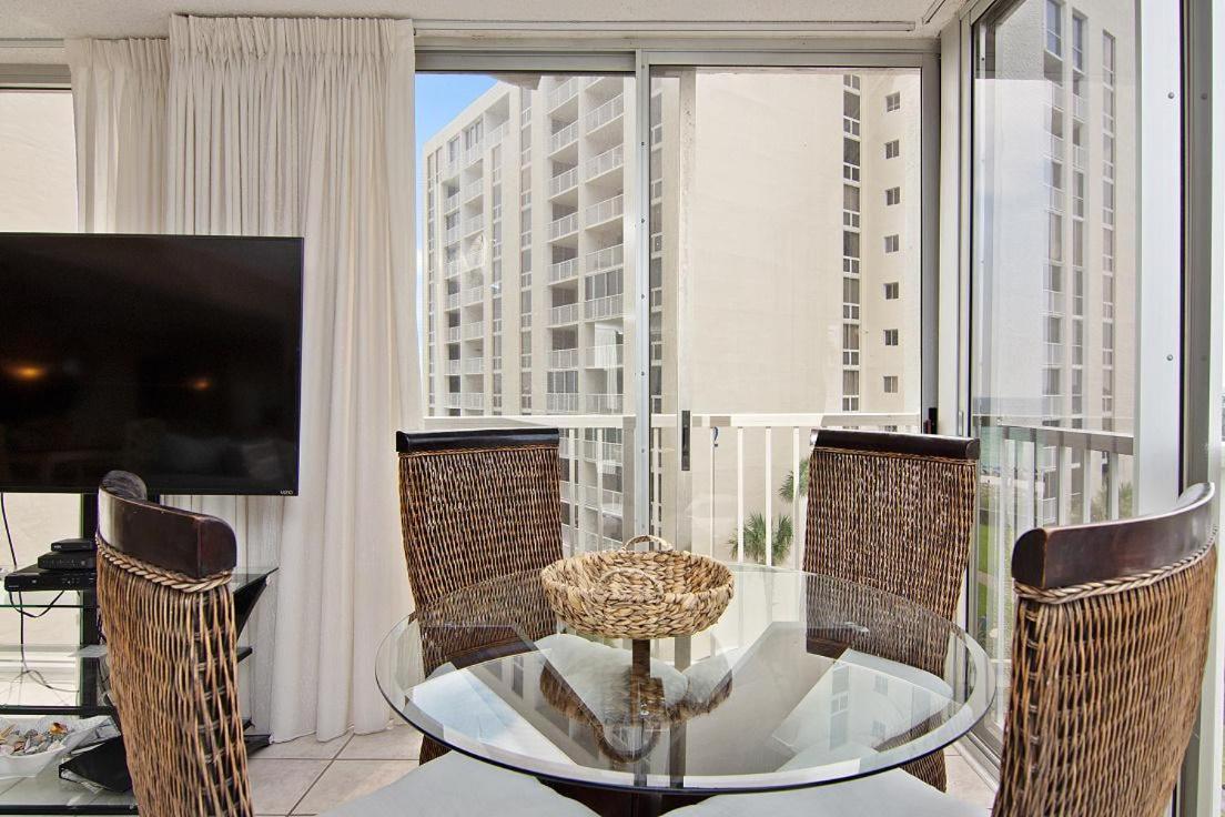 1056 Shoreline Towers Spacious & Charming Holiday home Destin