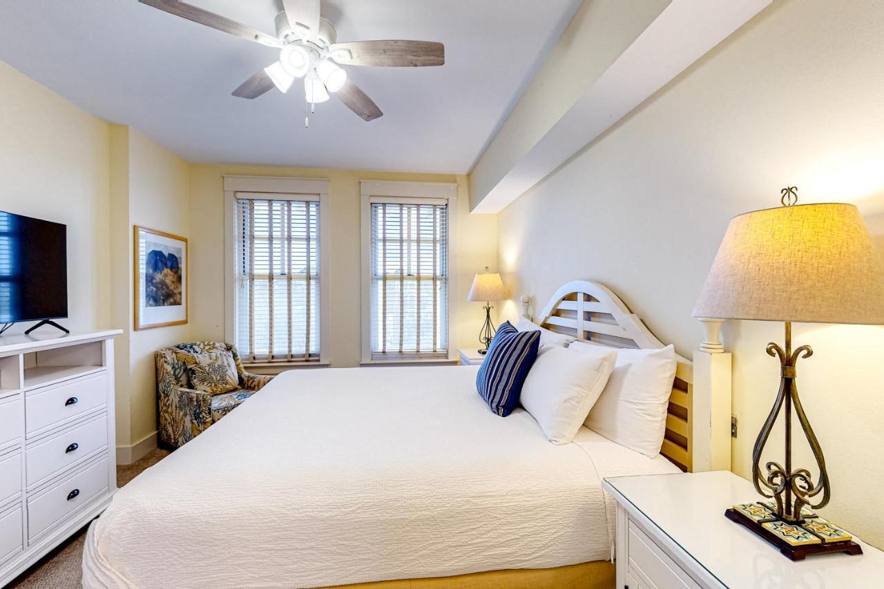 Apartment Baytowne Wharf Observation Point North 458 And 460 Combo Destin