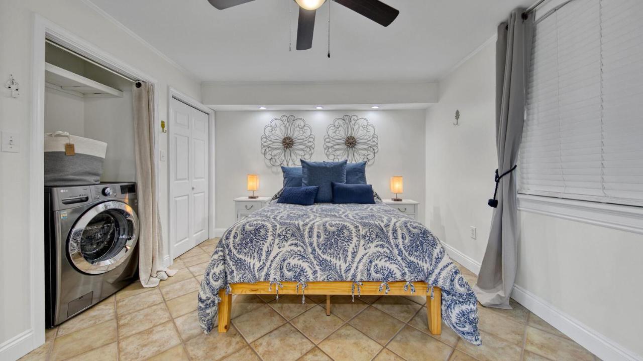 Dolphin Point 502b - 2br On Isle With Harbor View Holiday home *