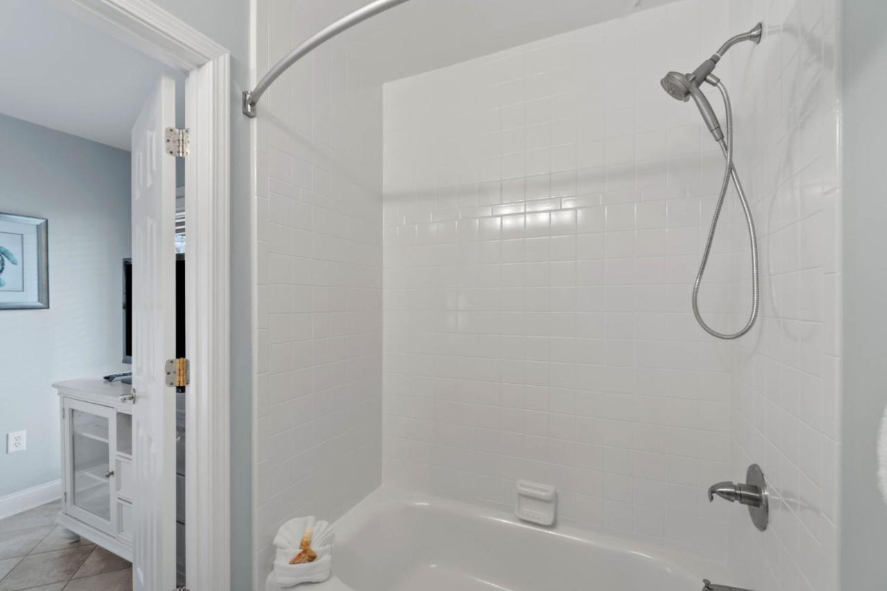 Serenity Coastal Comfort Redefined * Destin