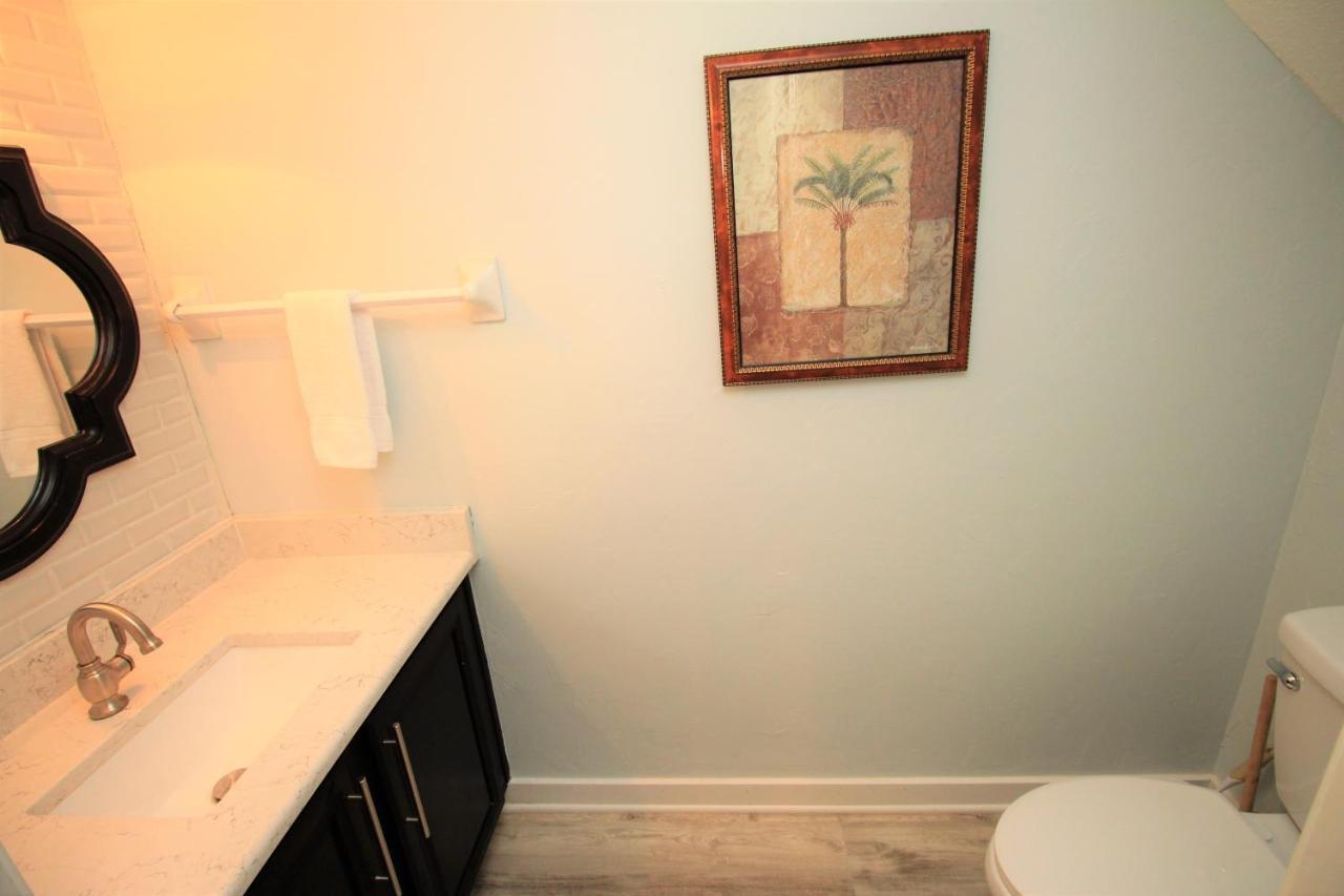 Charming 2 Bed 2 Bath Overlooking Horseshoe Lake. Sandestin. Holiday home *