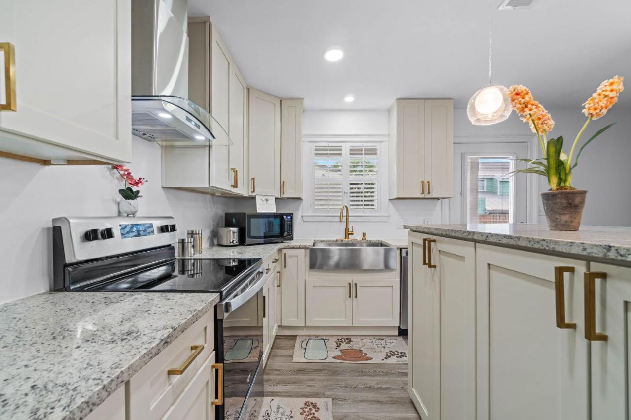 Helena's Place, Fully Renovated Exclusive End Unit Townhouse Destin