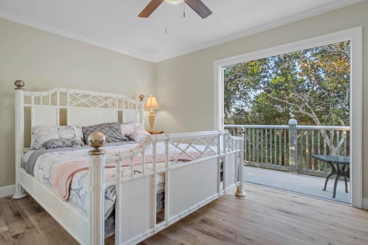 Helena's Place, Fully Renovated Exclusive End Unit Townhouse