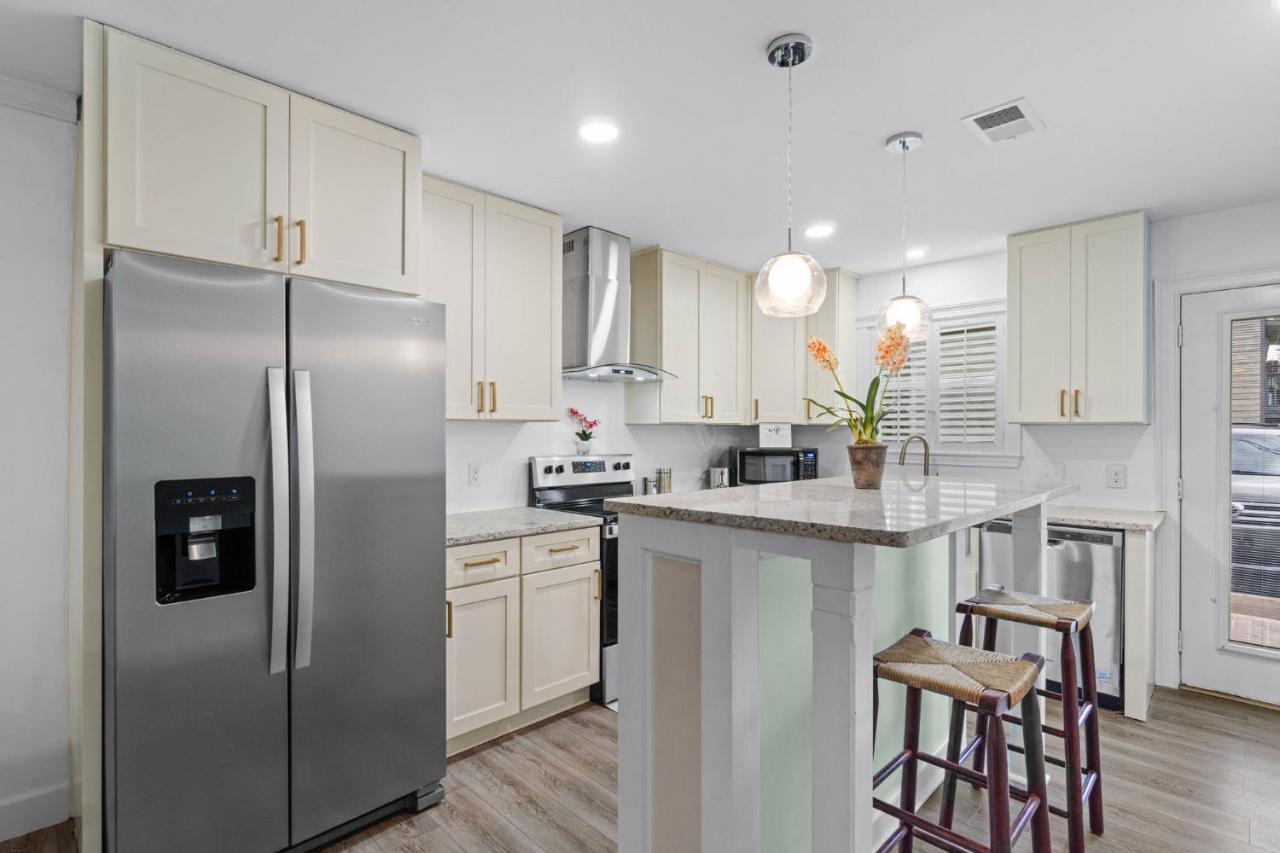 Helena's Place, Fully Renovated Exclusive End Unit Townhouse Destin