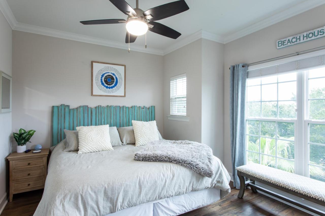 Holiday home Lux Beatles Themed Home, 5 Min Walk To + Golf Cart, Dog Friendly!